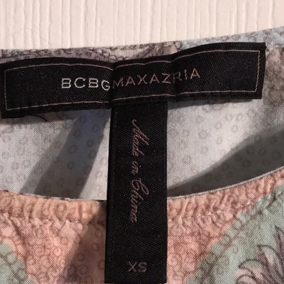 BCBG sleeveless blouse with peekaboo back - Picture 4 of 5